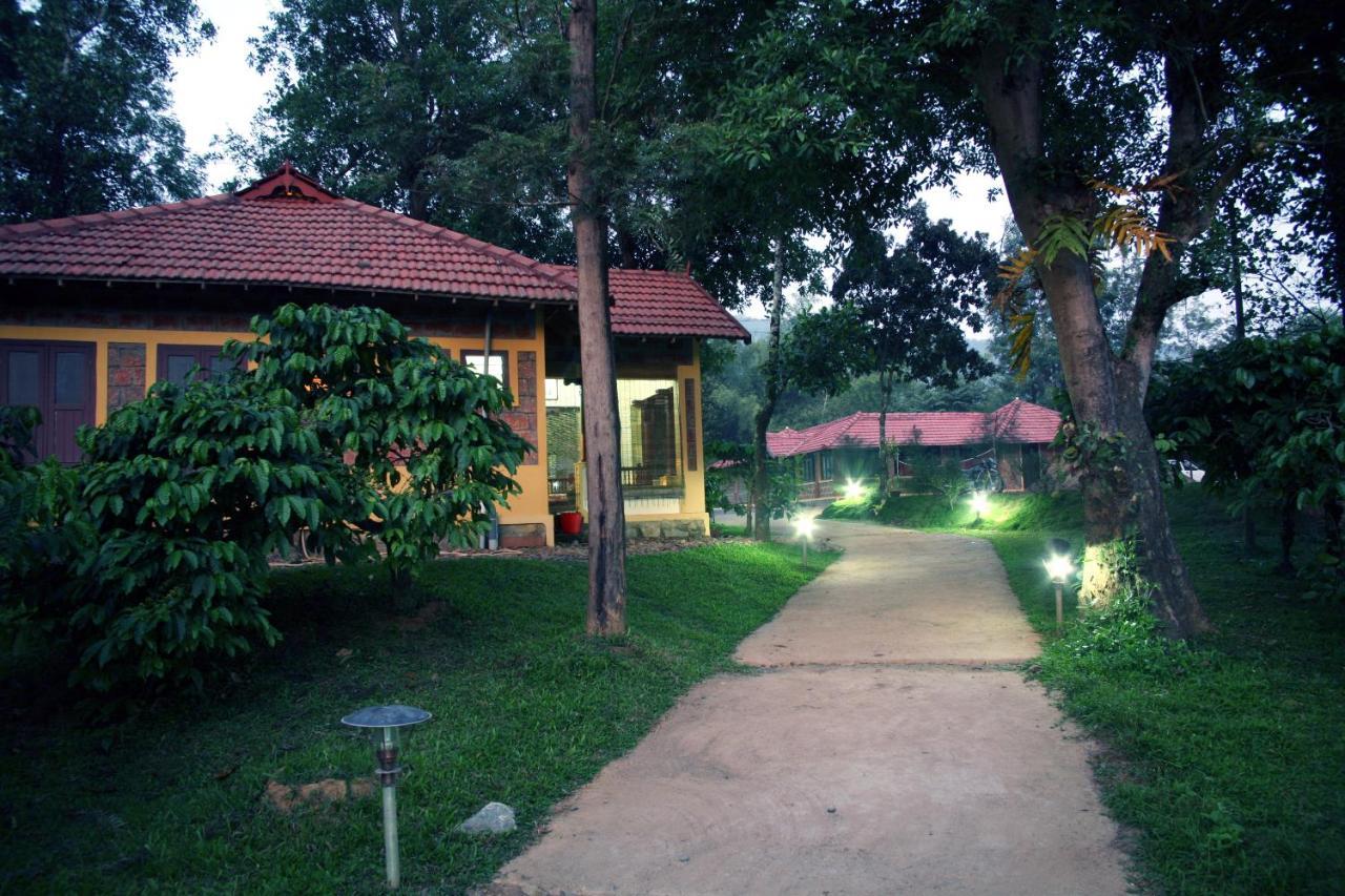 Agraharam Resorts Thirunelly Buitenkant foto